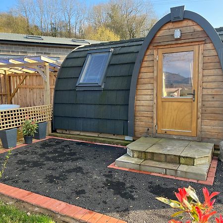 Squirrel Glamping Pod School House Farm Hotel Leighton  ภายนอก รูปภาพ