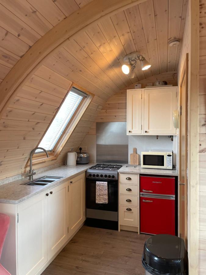 Squirrel Glamping Pod School House Farm Hotel Leighton  ภายนอก รูปภาพ