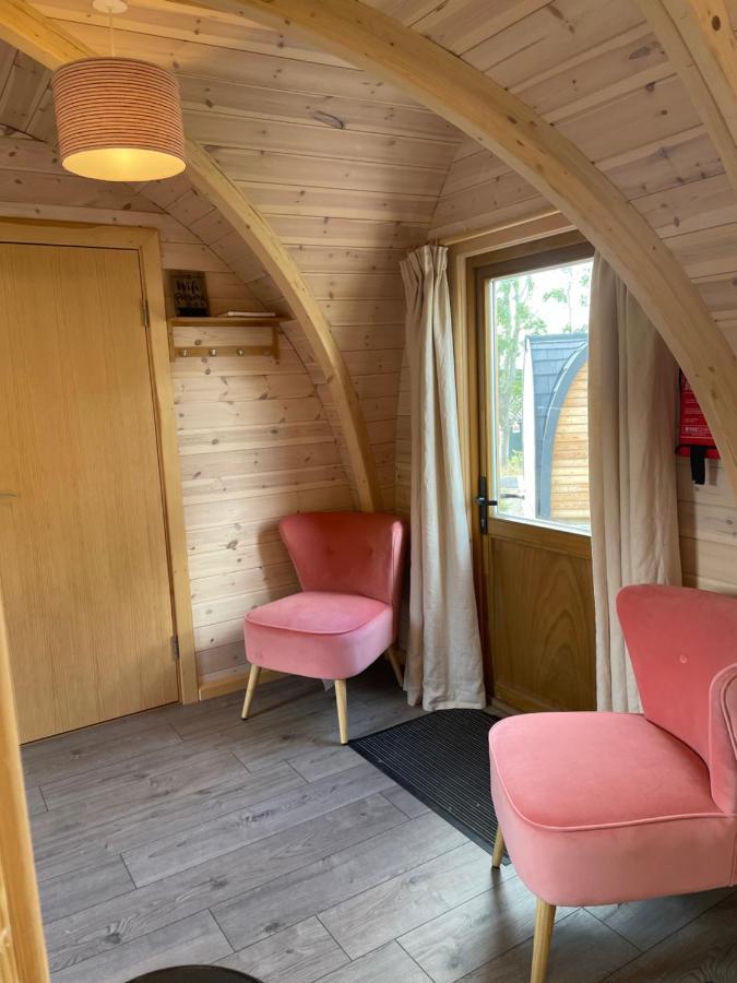 Squirrel Glamping Pod School House Farm Hotel Leighton  ภายนอก รูปภาพ