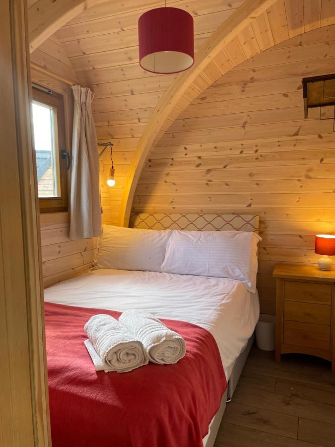 Squirrel Glamping Pod School House Farm Hotel Leighton  ภายนอก รูปภาพ