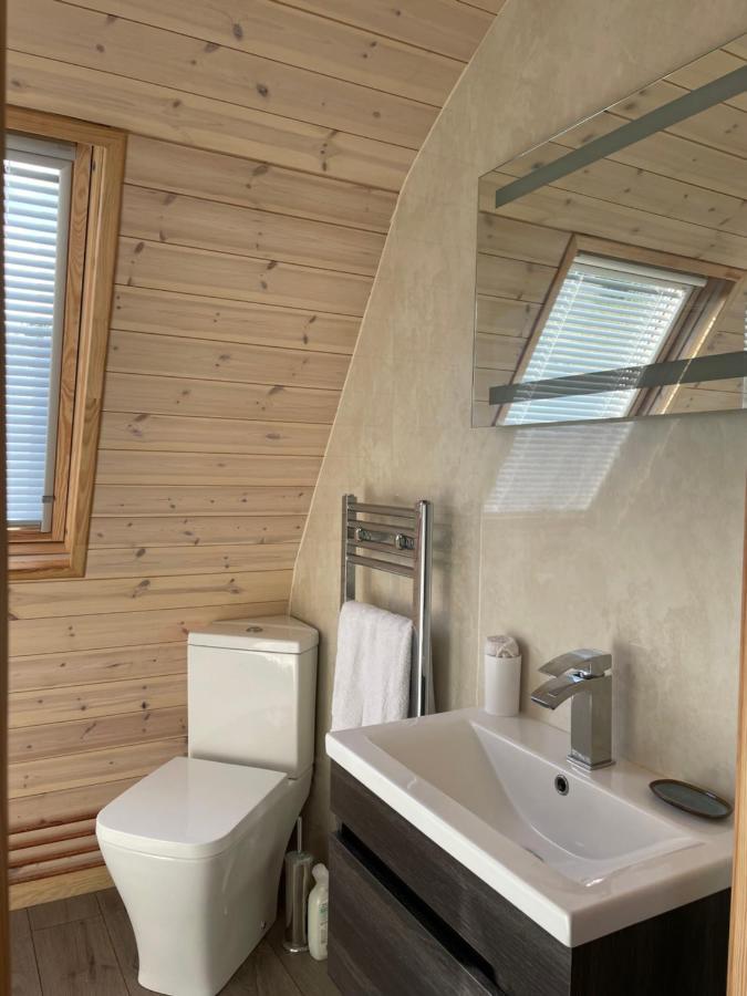 Squirrel Glamping Pod School House Farm Hotel Leighton  ภายนอก รูปภาพ
