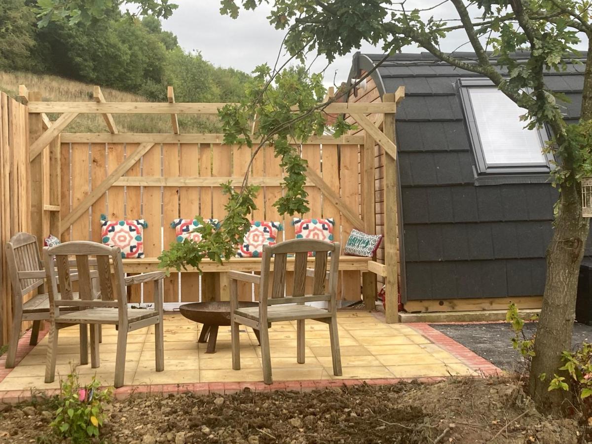 Squirrel Glamping Pod School House Farm Hotel Leighton  ภายนอก รูปภาพ