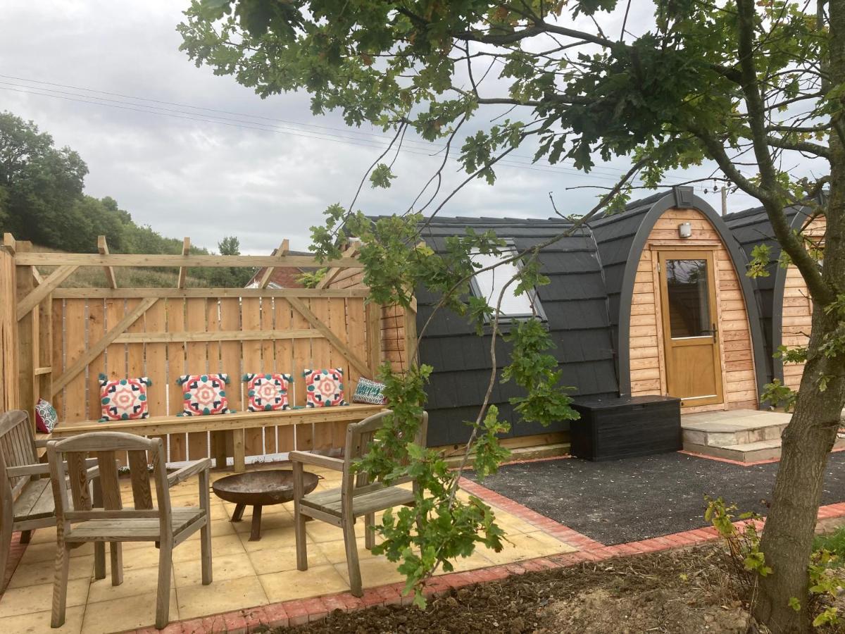 Squirrel Glamping Pod School House Farm Hotel Leighton  ภายนอก รูปภาพ