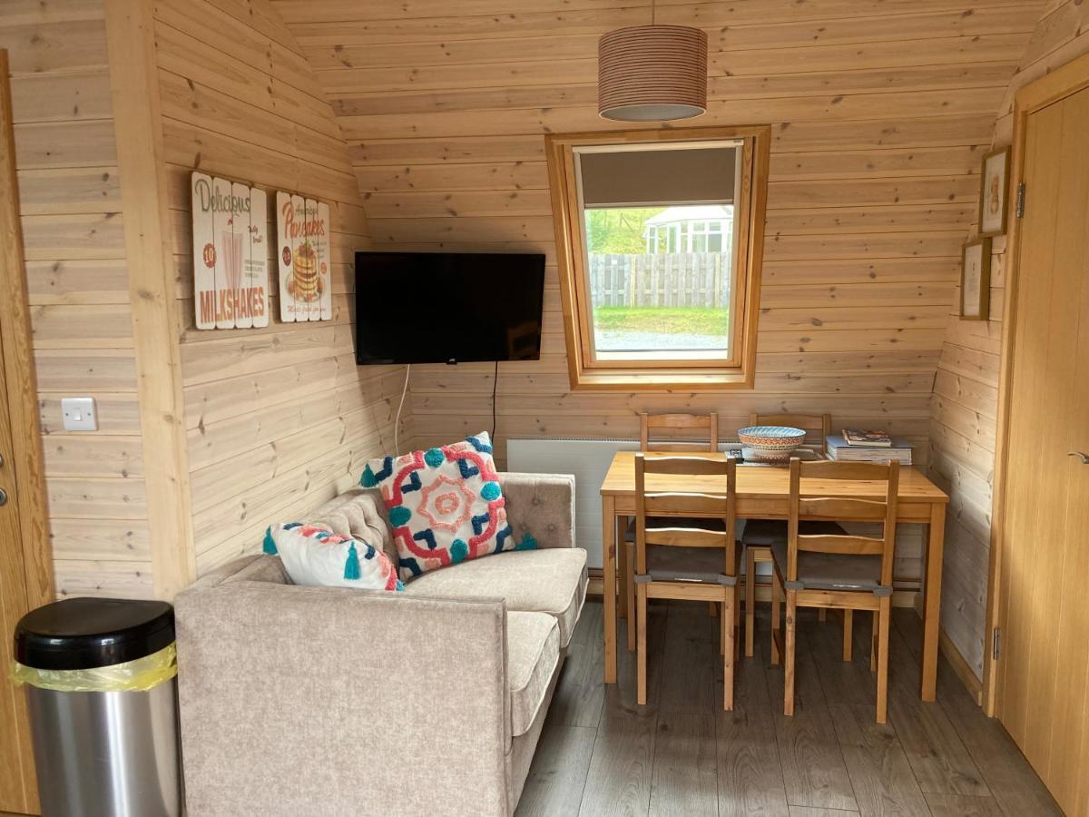 Squirrel Glamping Pod School House Farm Hotel Leighton  ภายนอก รูปภาพ