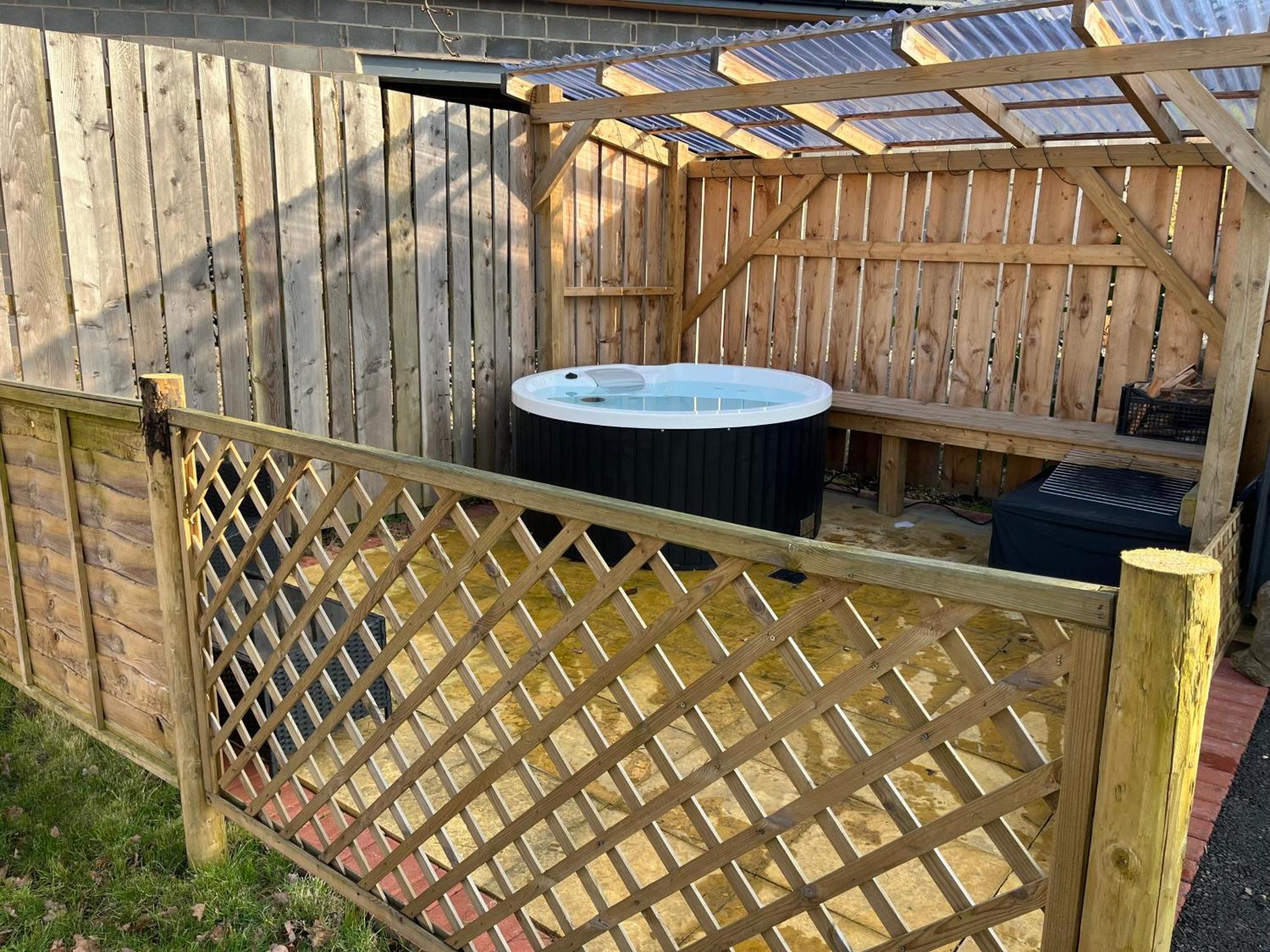 Squirrel Glamping Pod School House Farm Hotel Leighton  ภายนอก รูปภาพ