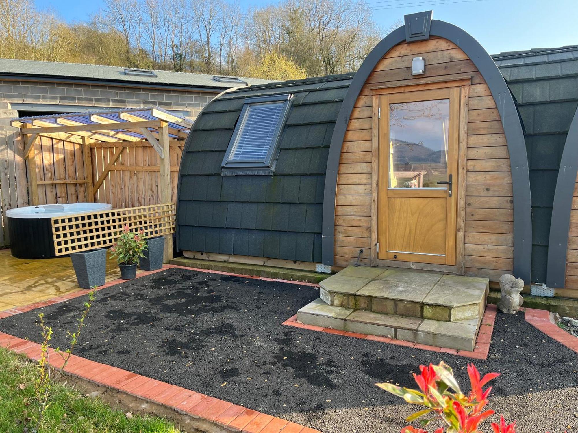 Squirrel Glamping Pod School House Farm Hotel Leighton  ภายนอก รูปภาพ