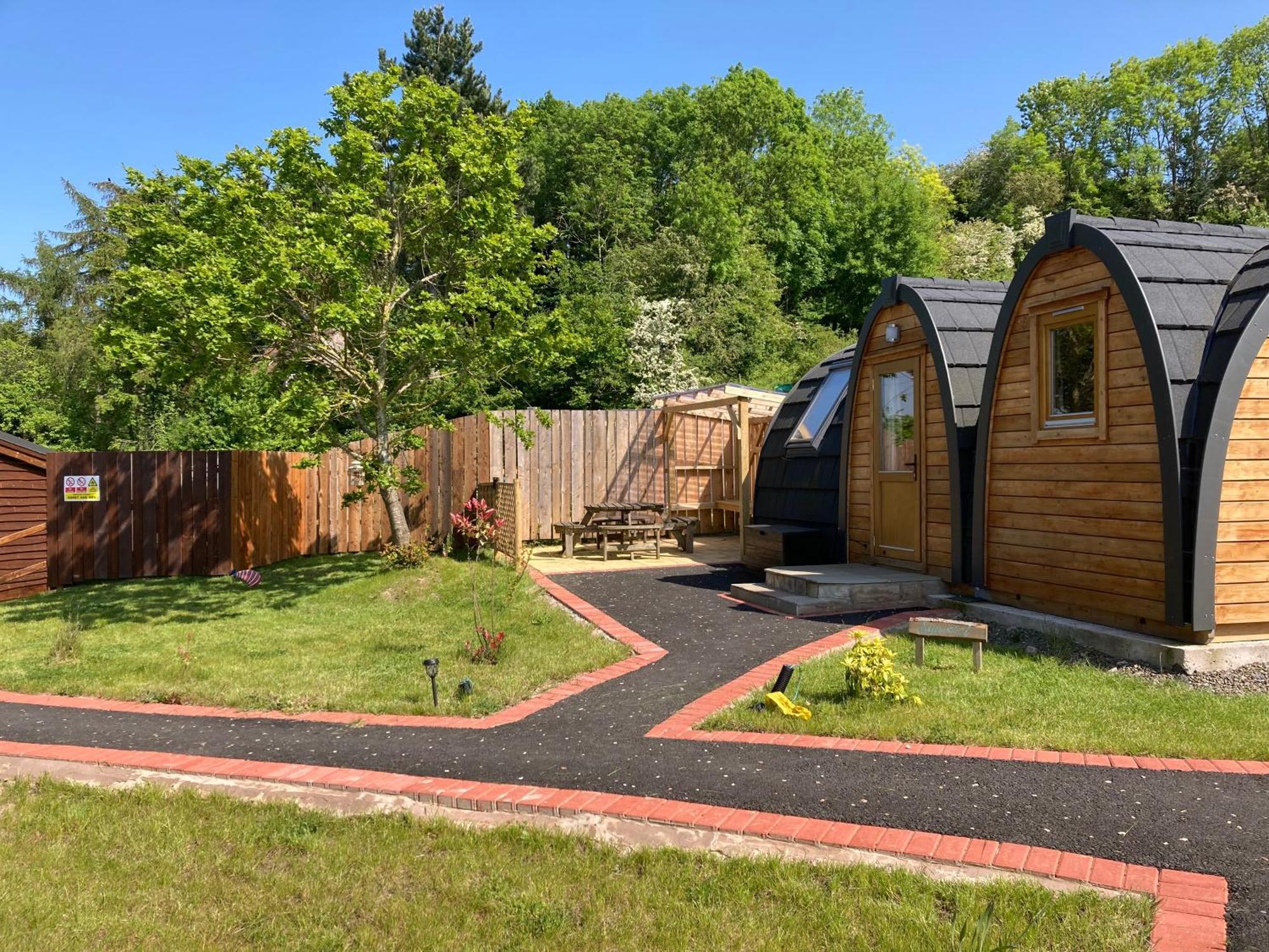 Squirrel Glamping Pod School House Farm Hotel Leighton  ภายนอก รูปภาพ