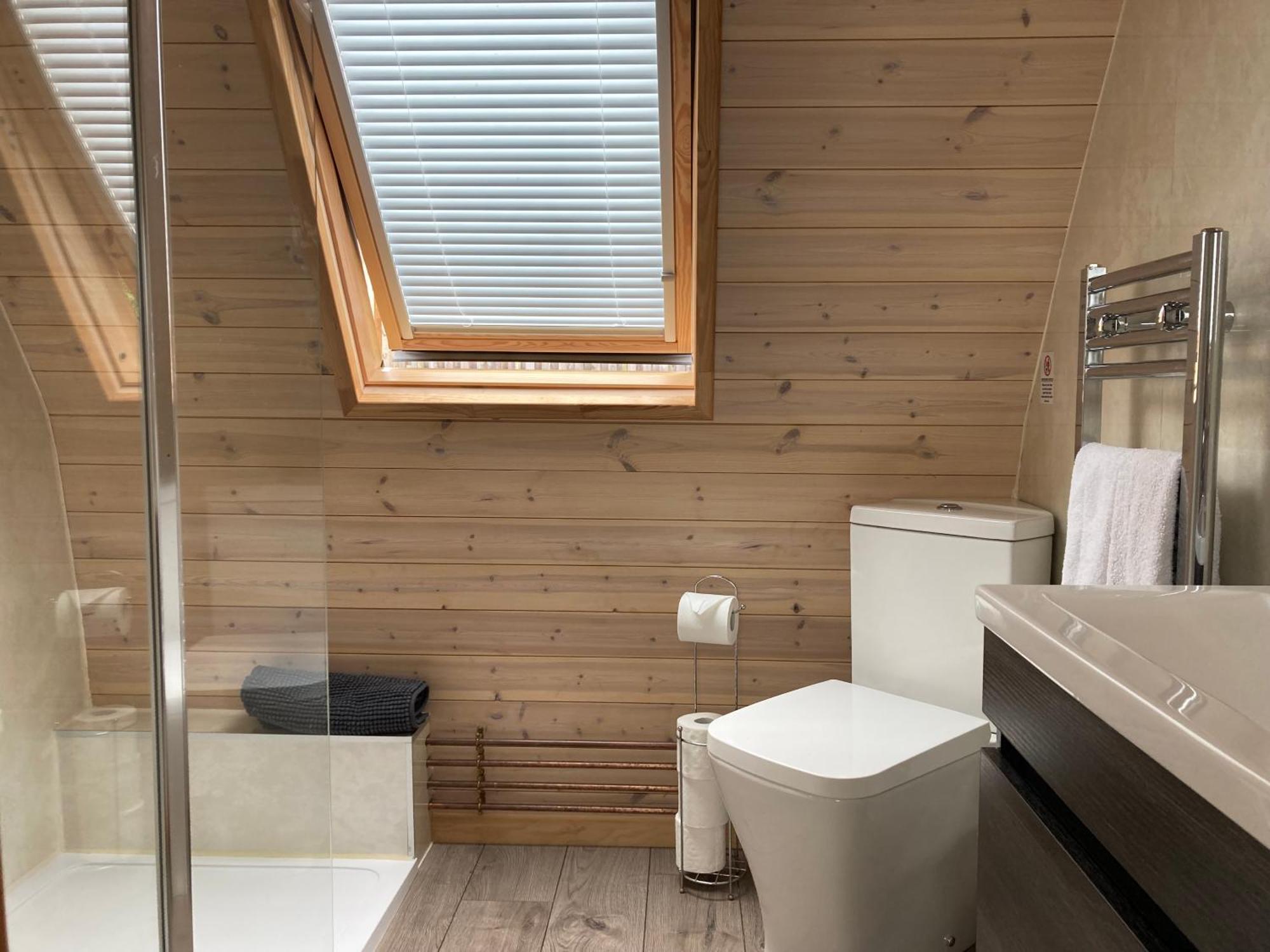 Squirrel Glamping Pod School House Farm Hotel Leighton  ภายนอก รูปภาพ