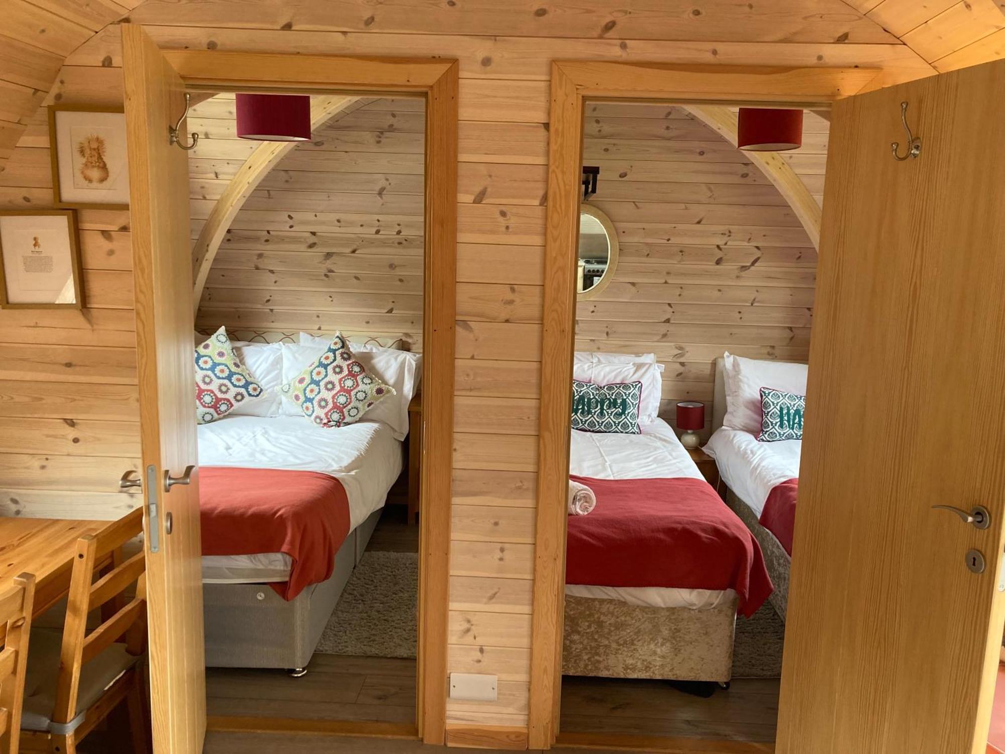 Squirrel Glamping Pod School House Farm Hotel Leighton  ภายนอก รูปภาพ